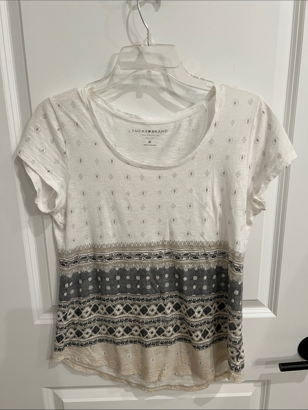 Lucky Brand White Scoop Neck Short Sleeve Tee with Patterned Hem Size M